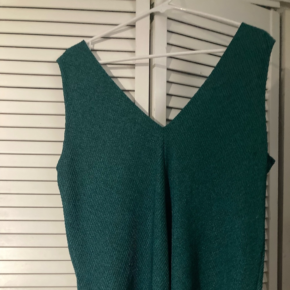 White HOUSE Black MARKET - gorgeous turquoise layered blouse. Size XL EUC